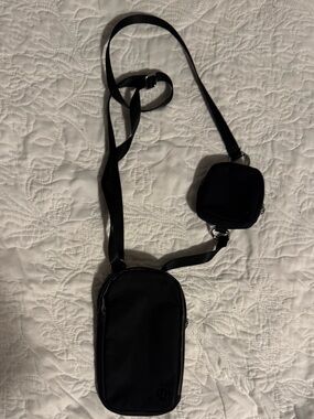 LULULEMON athletica Black Crossbody Phone Bag with Mini Pouch (Detachable)